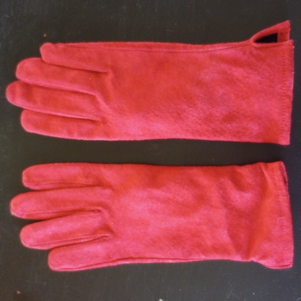 Red suede gloves with lining
